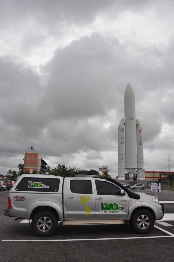 A Fiona encontra outro foguete, no Centro Espacial em Kourou - Guiana  Francesa